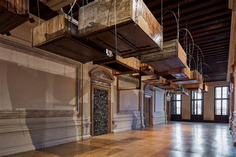 Mostra Jannis Kounellis alla Fondazione Prada di Venezia